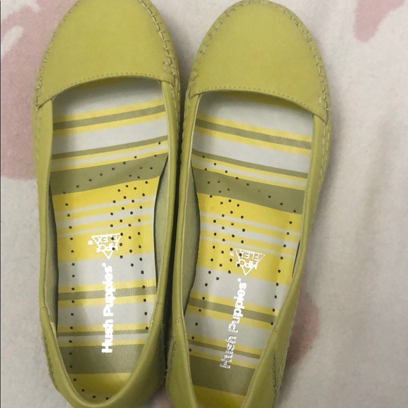 NWOT—Hush Puppies Bright yellow Flats, suede, US5 - Picture 4 of 5
